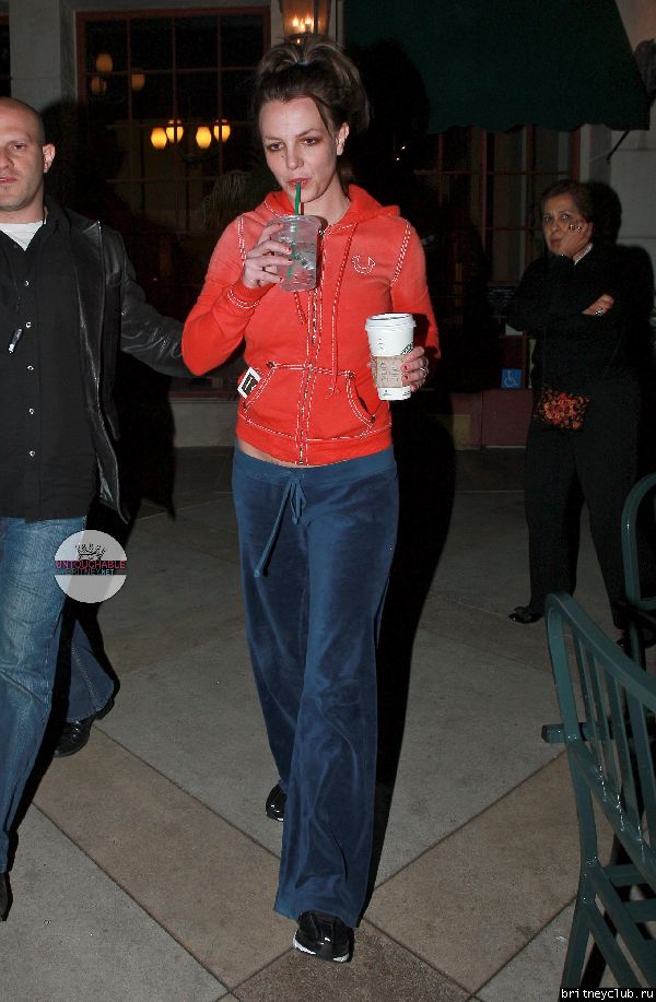 Бритни покидает Starbucks14.jpg(Бритни Спирс, Britney Spears)