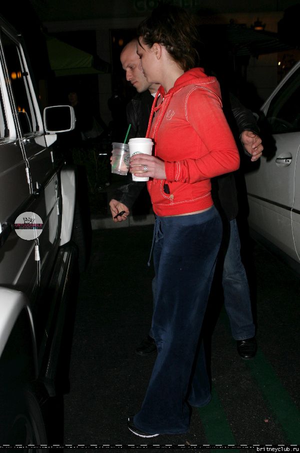 Бритни покидает Starbucks25.jpg(Бритни Спирс, Britney Spears)