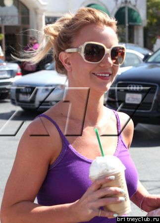 Бритни в Starbucks в Калабасасе01.jpg(Бритни Спирс, Britney Spears)