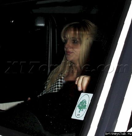 Бритни посещает салон Nine Zero One в Западном Голливуде07.png(Бритни Спирс, Britney Spears)