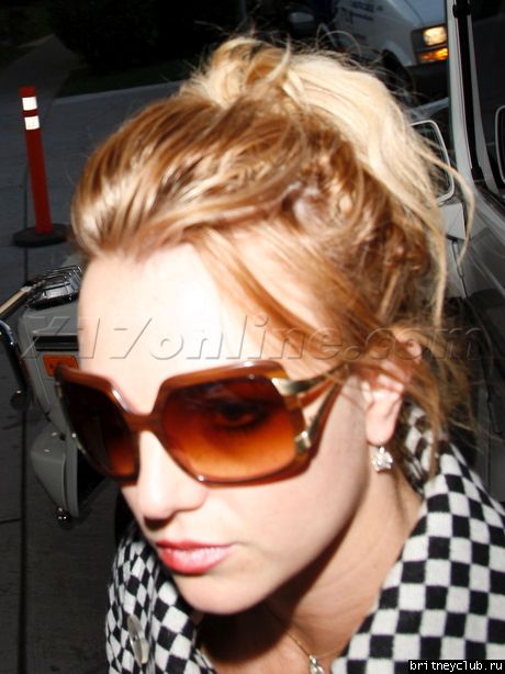Бритни посещает салон Nine Zero One в Западном Голливуде20.jpg(Бритни Спирс, Britney Spears)