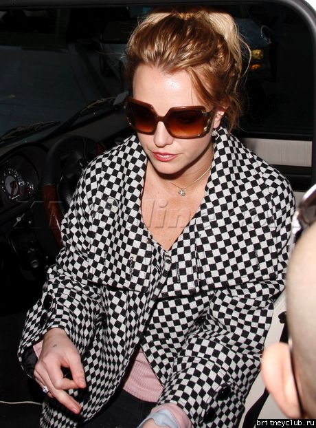 Бритни посещает салон Nine Zero One в Западном Голливуде21.jpg(Бритни Спирс, Britney Spears)