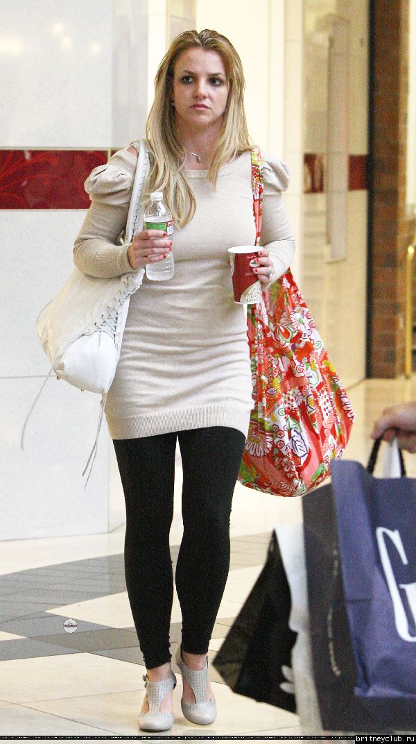 Бритни с мамой на шоппинге в Glendale Galleria15.jpg(Бритни Спирс, Britney Spears)