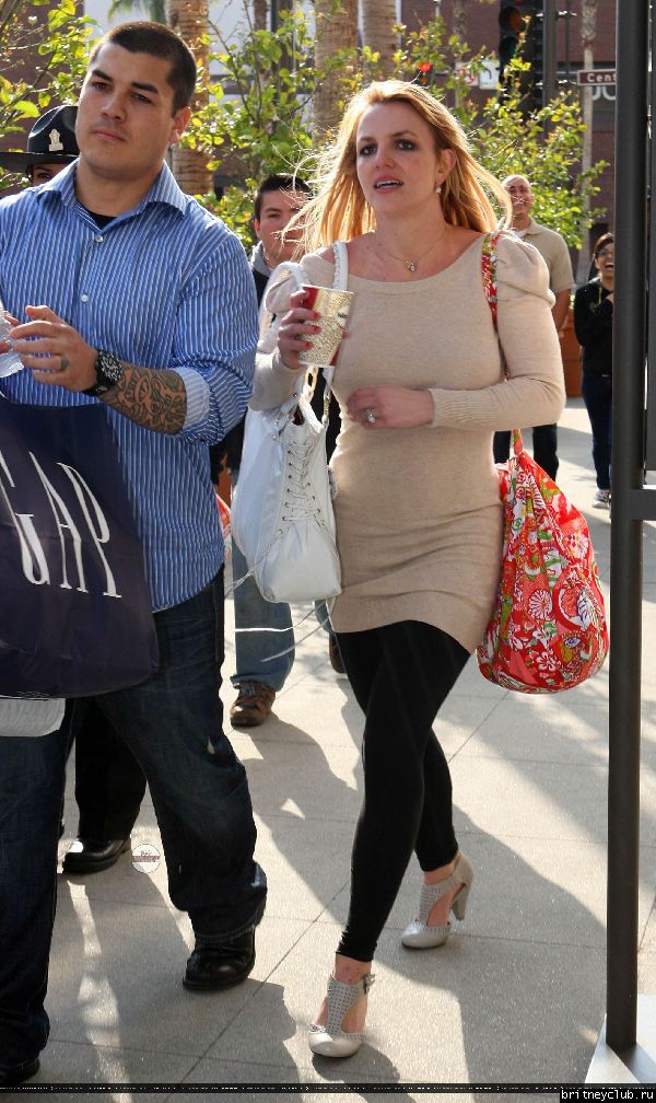 Бритни с мамой на шоппинге в Glendale Galleria30.jpg(Бритни Спирс, Britney Spears)