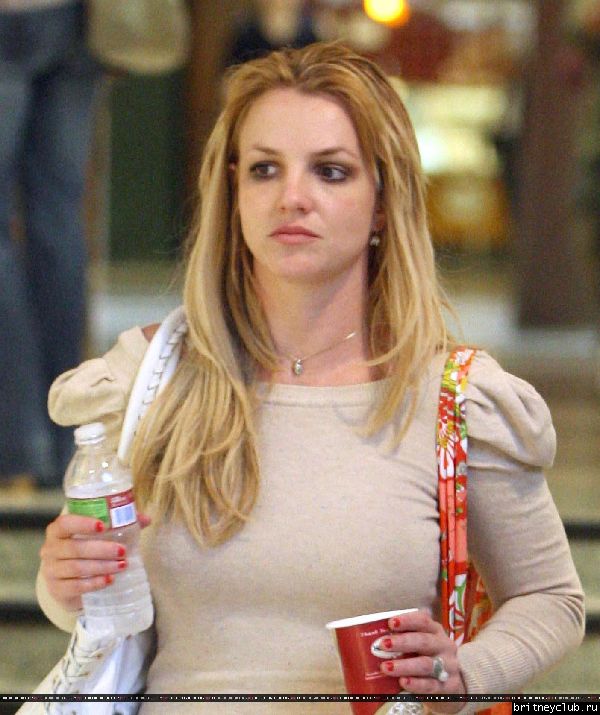 Бритни с мамой на шоппинге в Glendale Galleria48.jpg(Бритни Спирс, Britney Spears)