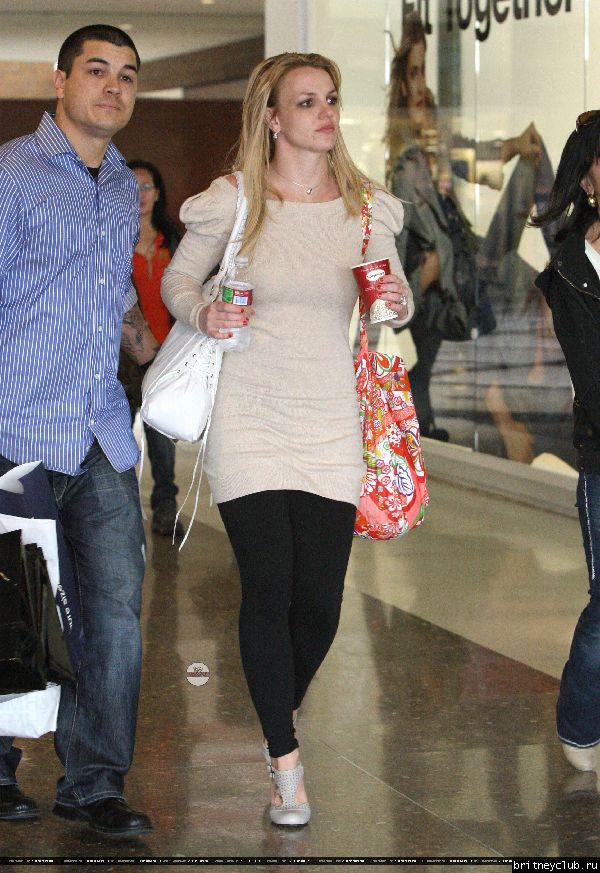 Бритни с мамой на шоппинге в Glendale Galleria83.jpg(Бритни Спирс, Britney Spears)