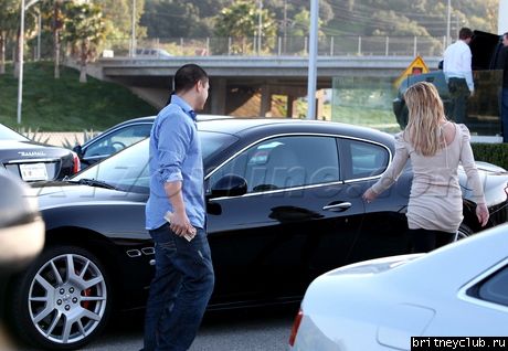 Бритни покупает автомобиль в Беверли Хиллз13.jpg(Бритни Спирс, Britney Spears)