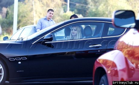 Бритни покупает автомобиль в Беверли Хиллз19.jpg(Бритни Спирс, Britney Spears)