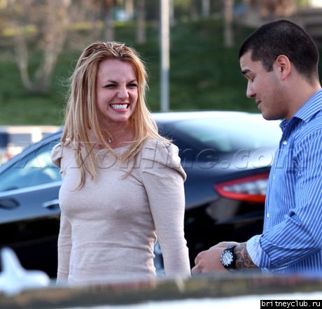 Бритни покупает автомобиль в Беверли Хиллз51.jpg(Бритни Спирс, Britney Spears)