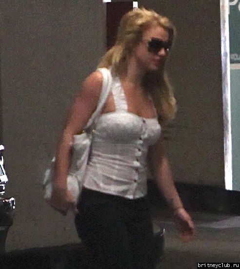 Бритни с семьей посещает офис в Лос-Анджелесе01.jpg(Бритни Спирс, Britney Spears)