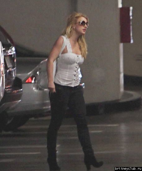 Бритни с семьей посещает офис в Лос-Анджелесе04.jpg(Бритни Спирс, Britney Spears)
