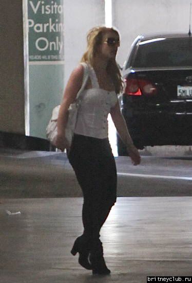 Бритни с семьей посещает офис в Лос-Анджелесе05.jpg(Бритни Спирс, Britney Spears)