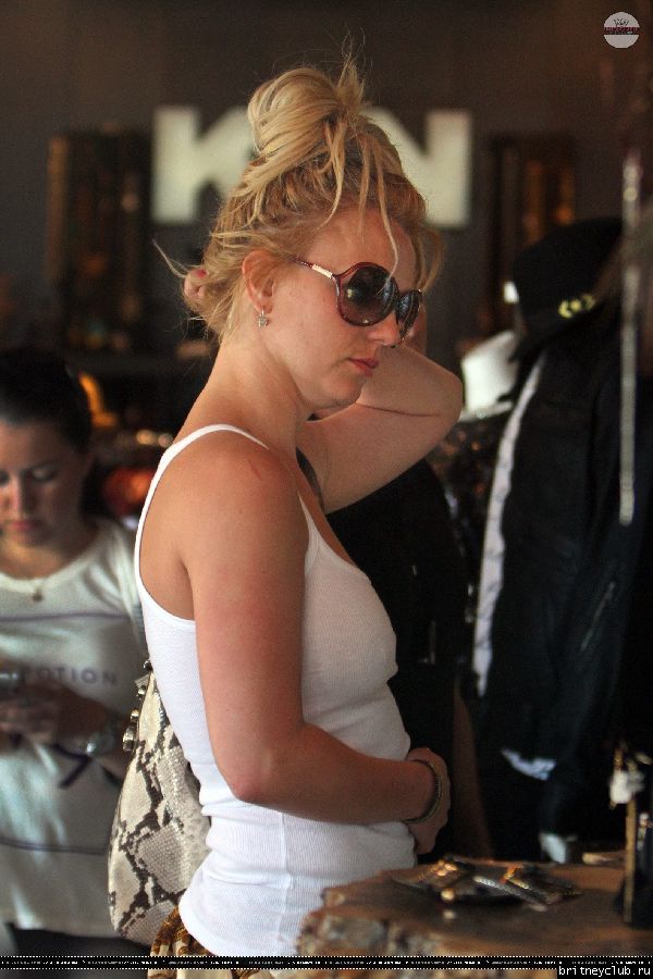 Бритни на шоппинге в Западном Голливуде75.jpg(Бритни Спирс, Britney Spears)