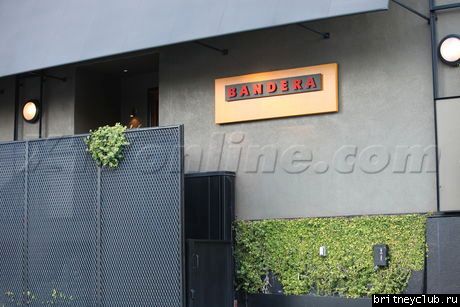Бритни и Джейсон посещают ресторан Bandera 30.jpg(Бритни Спирс, Britney Spears)