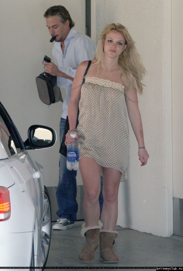 Бритни покидает апартаменты Джейсона12.jpg(Бритни Спирс, Britney Spears)