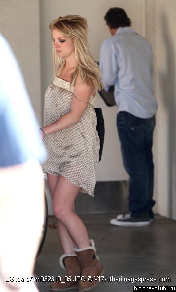 Бритни покидает апартаменты Джейсона17.jpg(Бритни Спирс, Britney Spears)