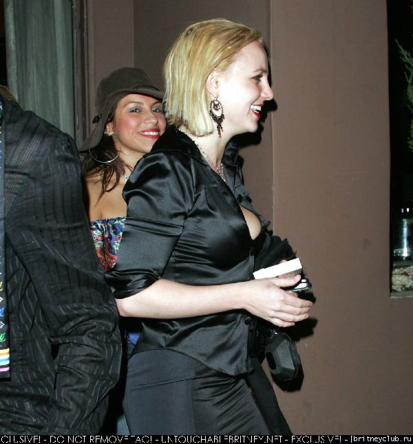 Бритни покидает ресторан Dolce03.jpg(Бритни Спирс, Britney Spears)