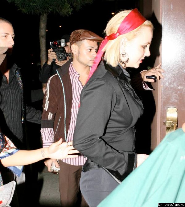 Бритни покидает ресторан Dolce15.jpg(Бритни Спирс, Britney Spears)