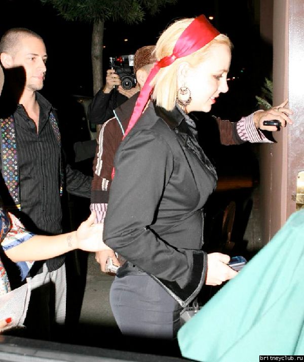 Бритни покидает ресторан Dolce27.jpg(Бритни Спирс, Britney Spears)