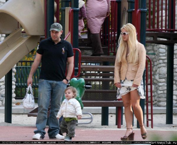 Бритни и Шон на детской площадке05.jpg(Бритни Спирс, Britney Spears)