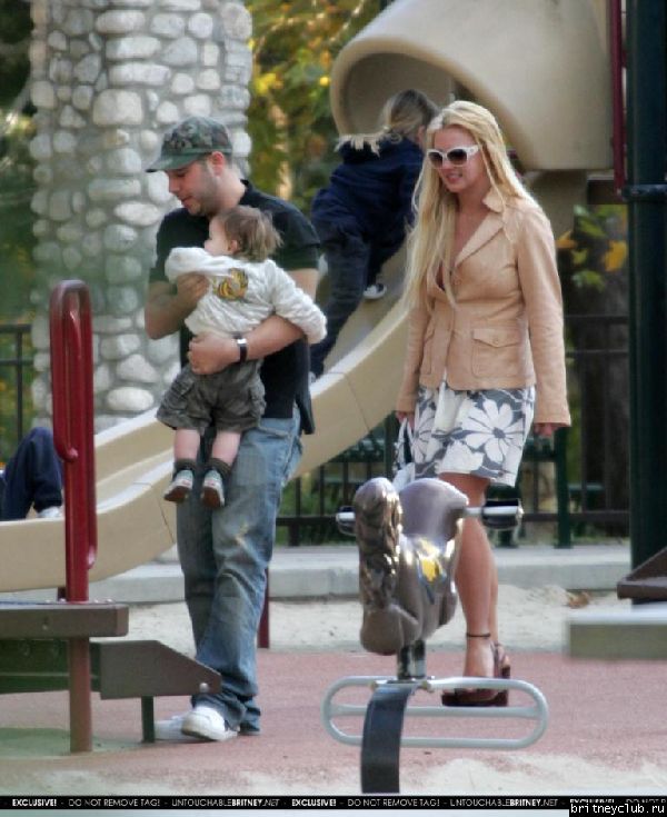Бритни и Шон на детской площадке56.jpg(Бритни Спирс, Britney Spears)