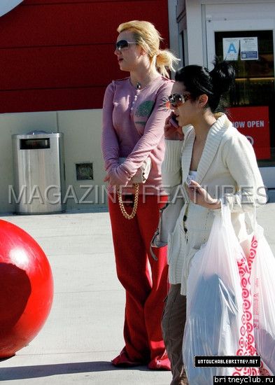 Бритни делает покупки в магазине Target13.jpg(Бритни Спирс, Britney Spears)