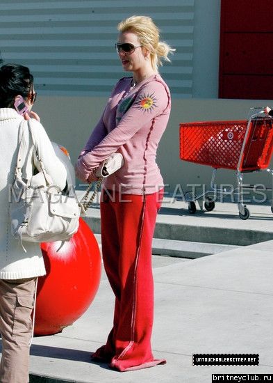 Бритни делает покупки в магазине Target14.jpg(Бритни Спирс, Britney Spears)