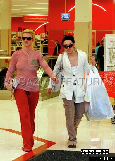 Бритни делает покупки в магазине Target16.jpg(Бритни Спирс, Britney Spears)