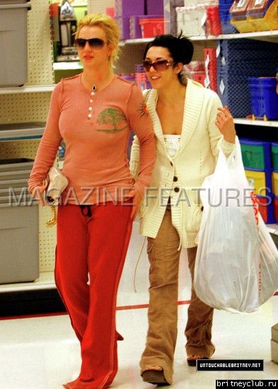 Бритни делает покупки в магазине Target17.jpg(Бритни Спирс, Britney Spears)