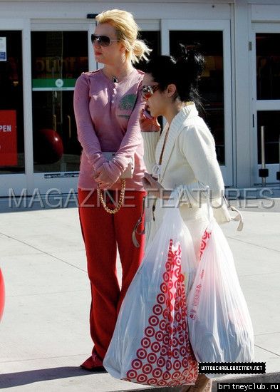 Бритни делает покупки в магазине Target18.jpg(Бритни Спирс, Britney Spears)