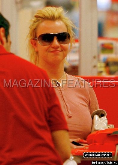 Бритни делает покупки в магазине Target21.jpg(Бритни Спирс, Britney Spears)