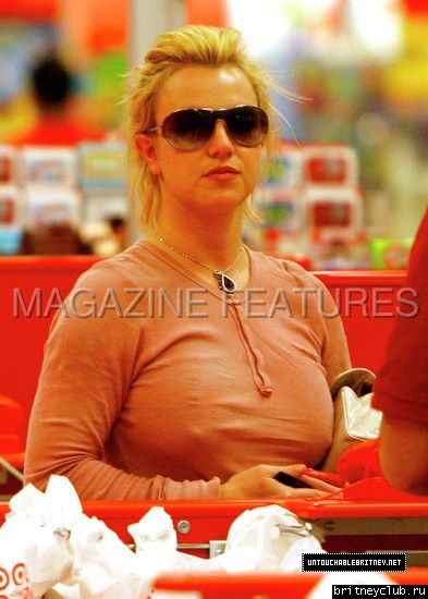 Бритни делает покупки в магазине Target24.jpg(Бритни Спирс, Britney Spears)