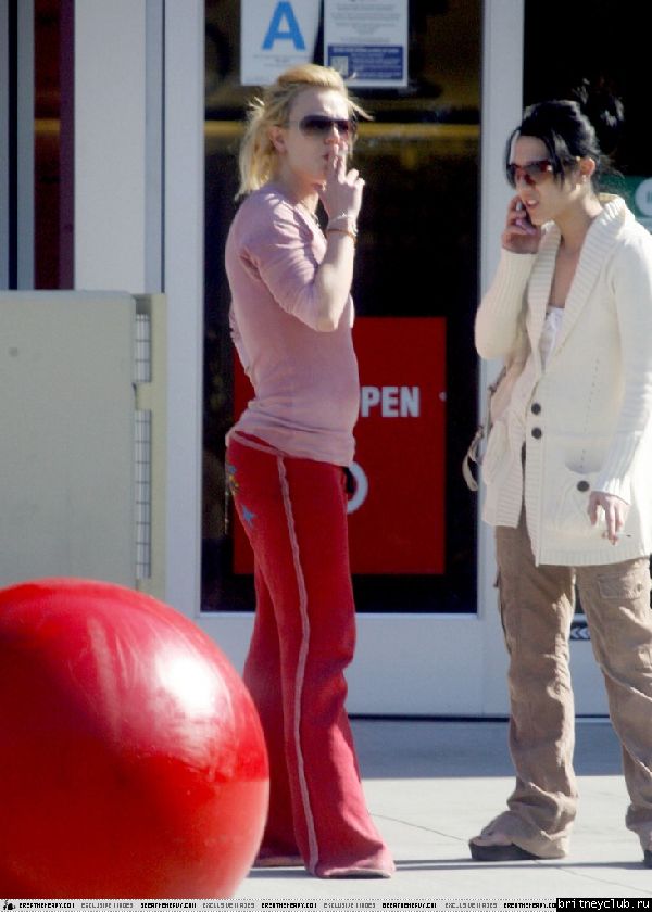 Бритни делает покупки в магазине Target54.jpg(Бритни Спирс, Britney Spears)