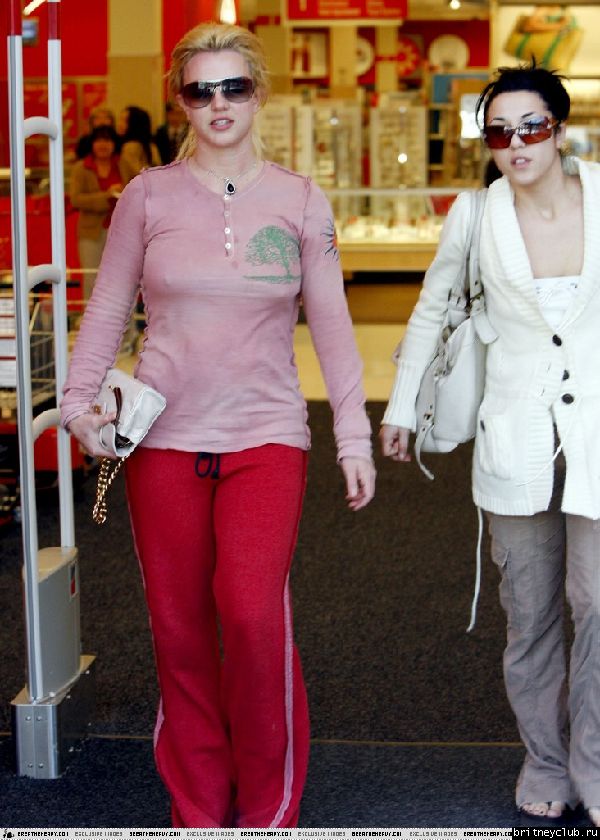 Бритни делает покупки в магазине Target57.jpg(Бритни Спирс, Britney Spears)