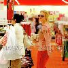 Бритни делает покупки в магазине Target