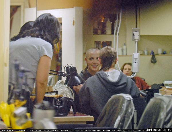 Бритни посещает салон красоты в Сан Фернандо25.jpg(Бритни Спирс, Britney Spears)