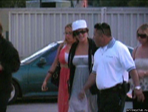 Бритни посещает церковь в Pacific Palisades11.jpg(Бритни Спирс, Britney Spears)