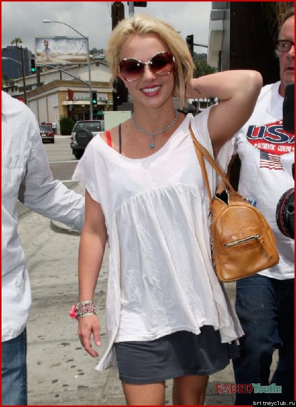 Бритни на шоппинге в Лос-Анджелесе26.jpg(Бритни Спирс, Britney Spears)