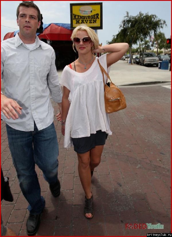 Бритни на шоппинге в Лос-Анджелесе27.jpg(Бритни Спирс, Britney Spears)