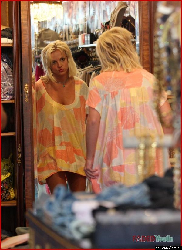Бритни на шоппинге в Лос-Анджелесе42.jpg(Бритни Спирс, Britney Spears)