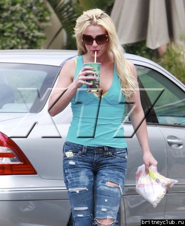 Бритни покидает ресторан Subway02.jpg(Бритни Спирс, Britney Spears)