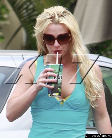 Бритни покидает ресторан Subway06.jpg(Бритни Спирс, Britney Spears)