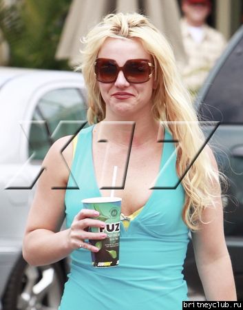 Бритни покидает ресторан Subway07.jpg(Бритни Спирс, Britney Spears)