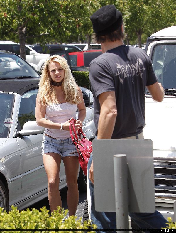 Бритни посещает магазин Williams Sonoma12.jpg(Бритни Спирс, Britney Spears)