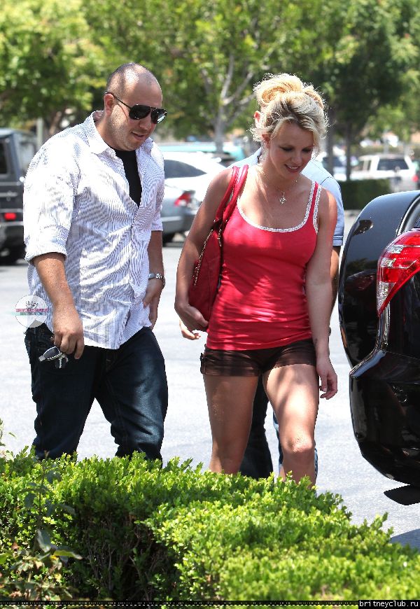 Бритни покидает кафе Marmalade18.jpg(Бритни Спирс, Britney Spears)