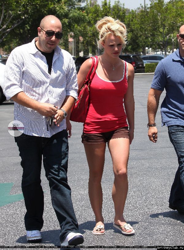 Бритни покидает кафе Marmalade21.jpg(Бритни Спирс, Britney Spears)