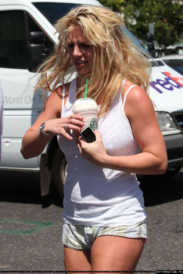 Бритни посещает Starbucks043.jpg(Бритни Спирс, Britney Spears)