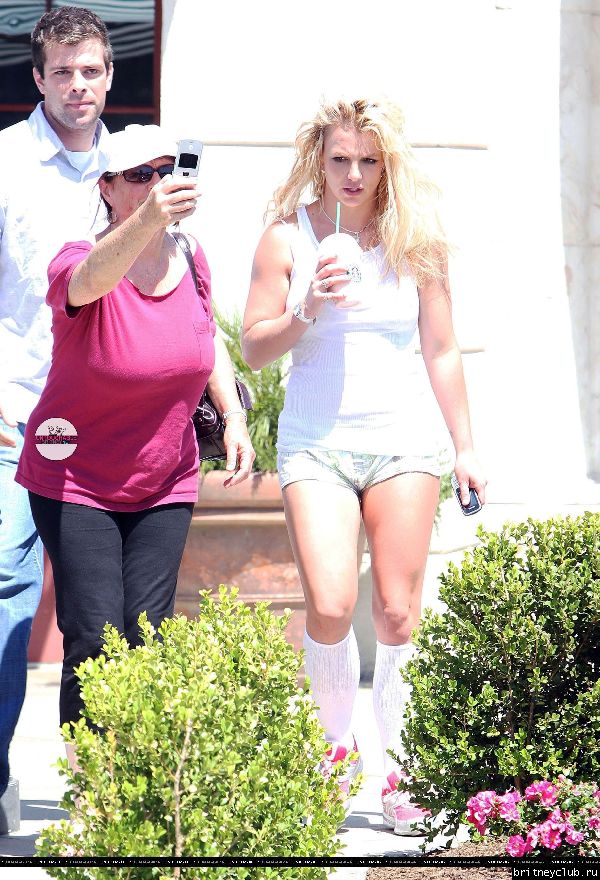 Бритни посещает Starbucks114.jpg(Бритни Спирс, Britney Spears)