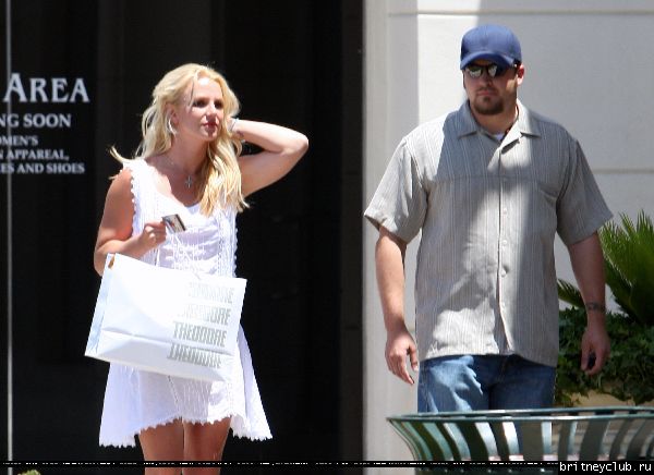 Бритни на шоппинге в Калабасасе03.jpg(Бритни Спирс, Britney Spears)
