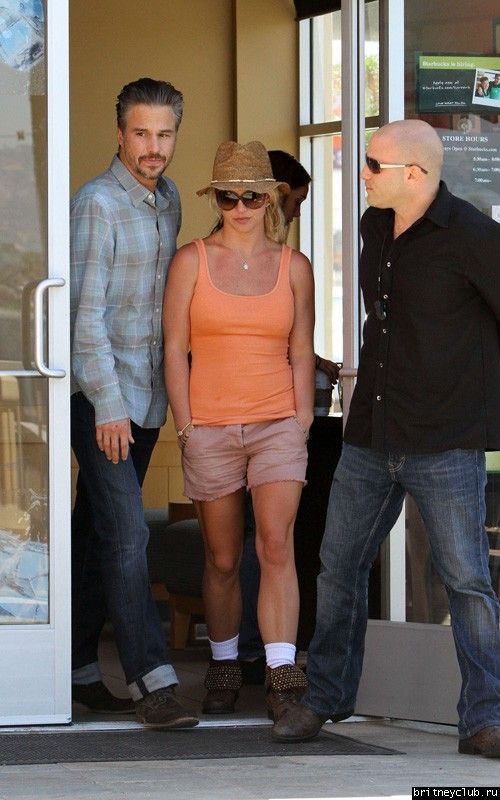 Бритни и Джейсон в Starbucks13.jpg(Бритни Спирс, Britney Spears)